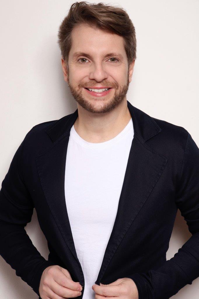 Alex Moczy - Front Management