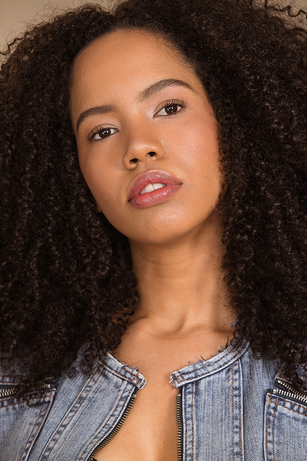 Aline Freitas - Front Management