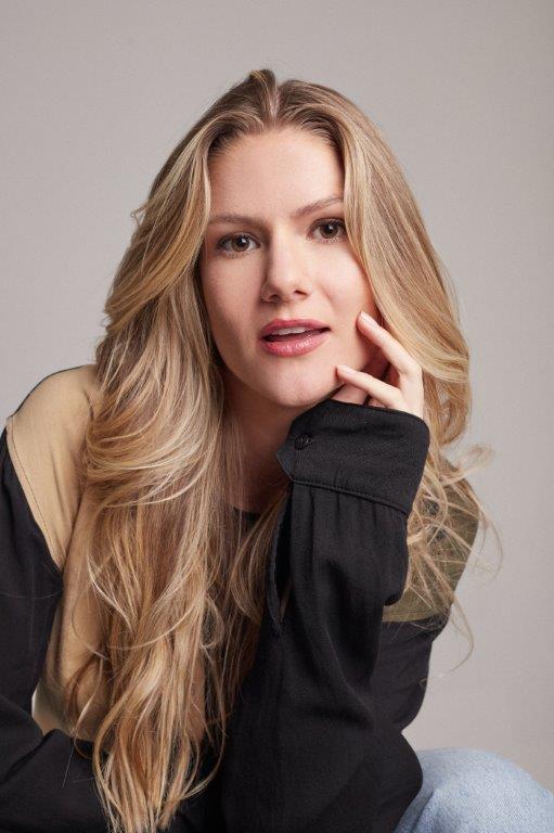 Aline Neiss - Front Management