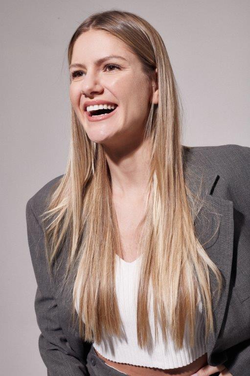 Aline Neiss - Front Management