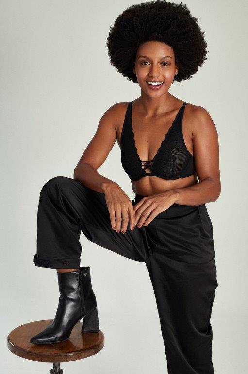 Amanda Alencar - Front Management