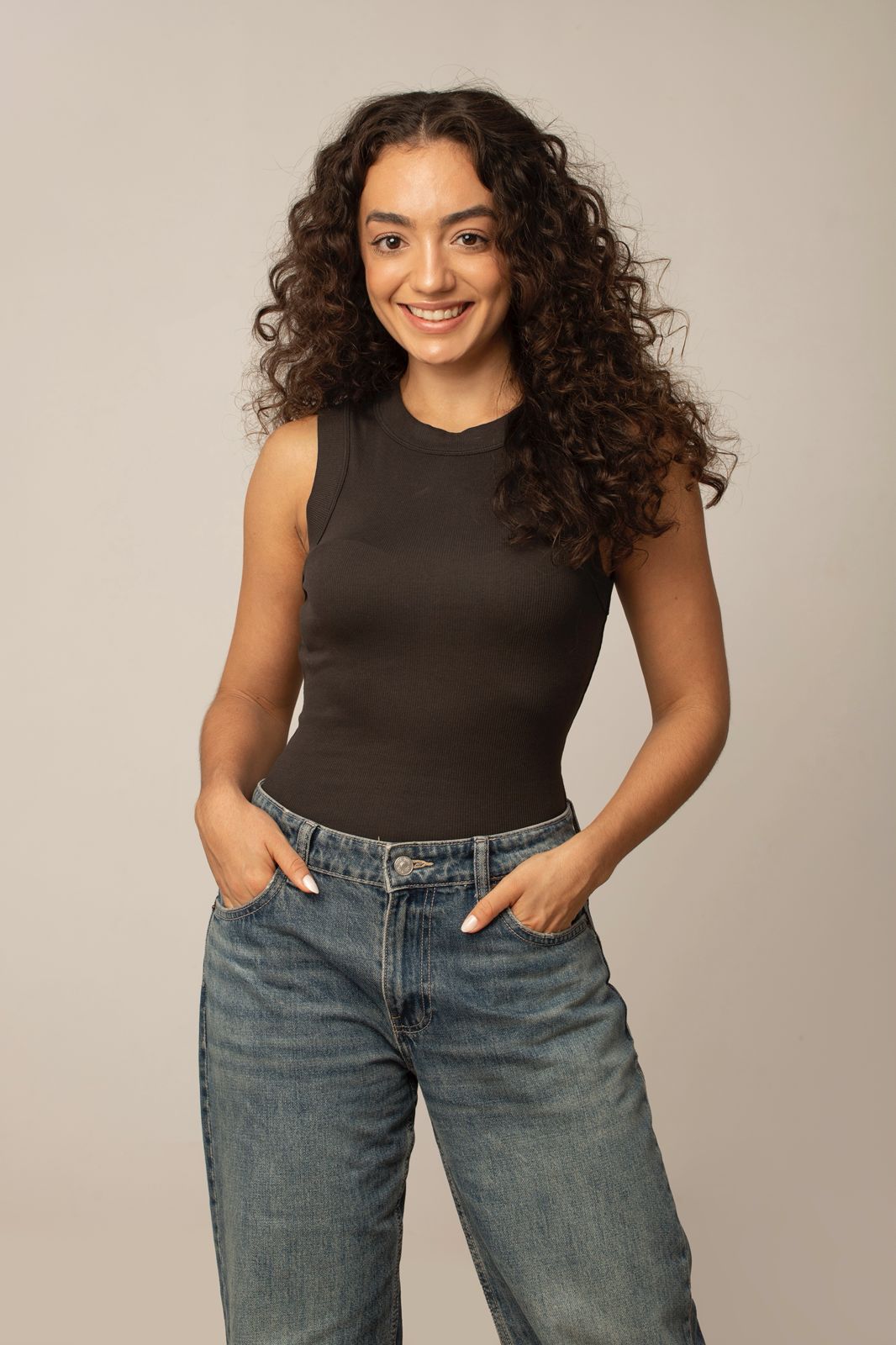 Ana Beatriz Menezes - Front Management