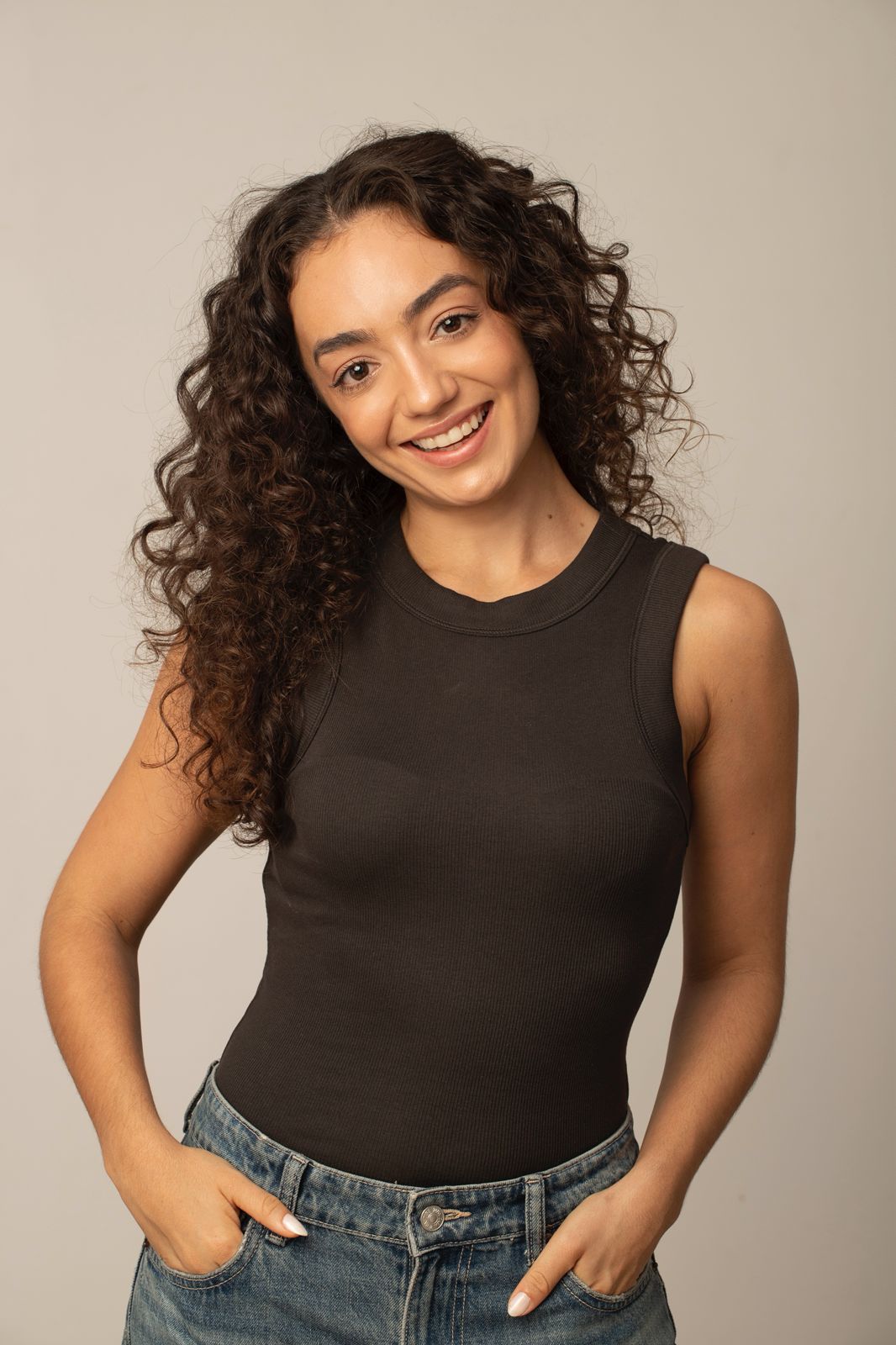 Ana Beatriz Menezes - Front Management