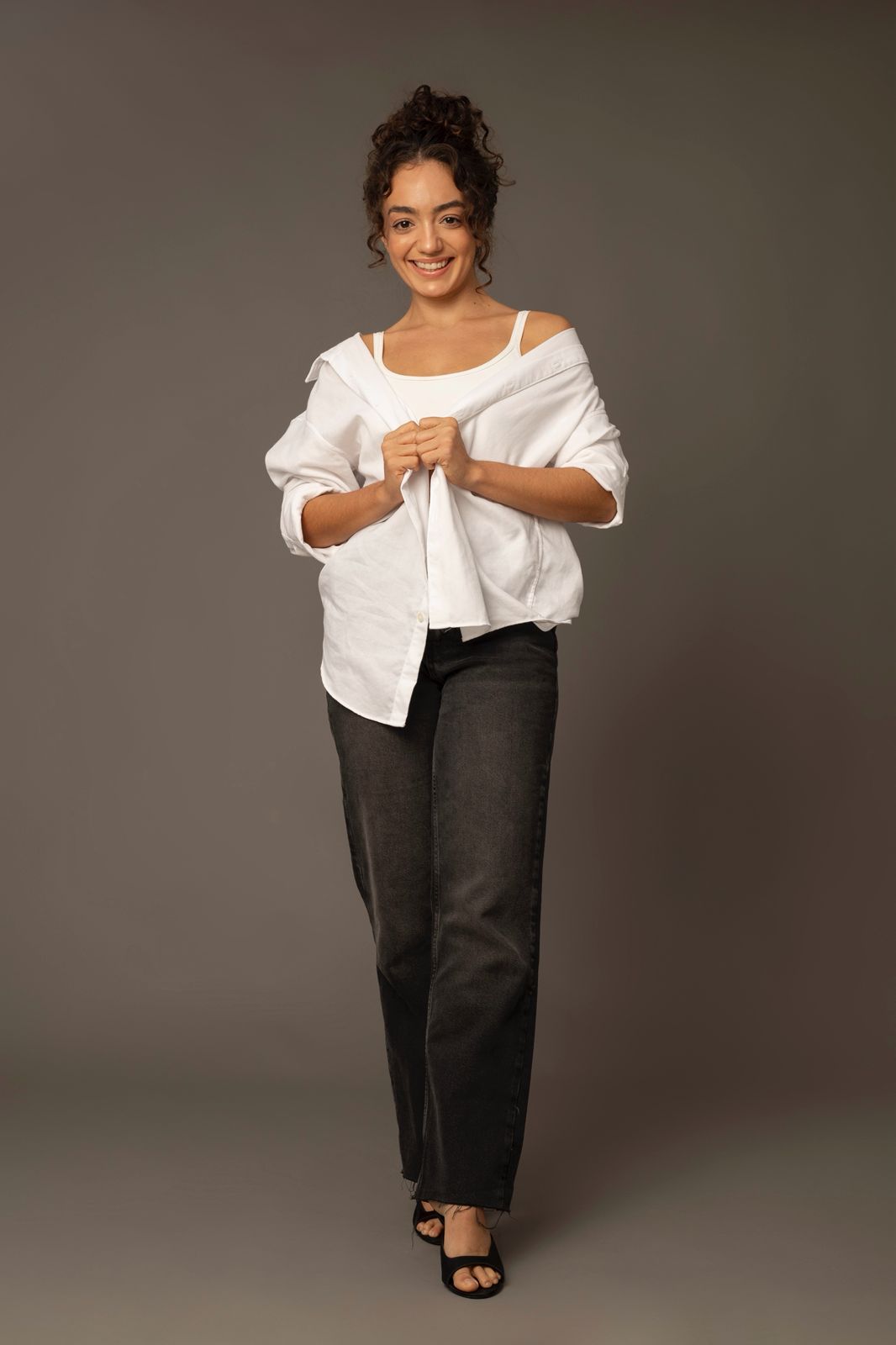 Ana Beatriz Menezes - Front Management