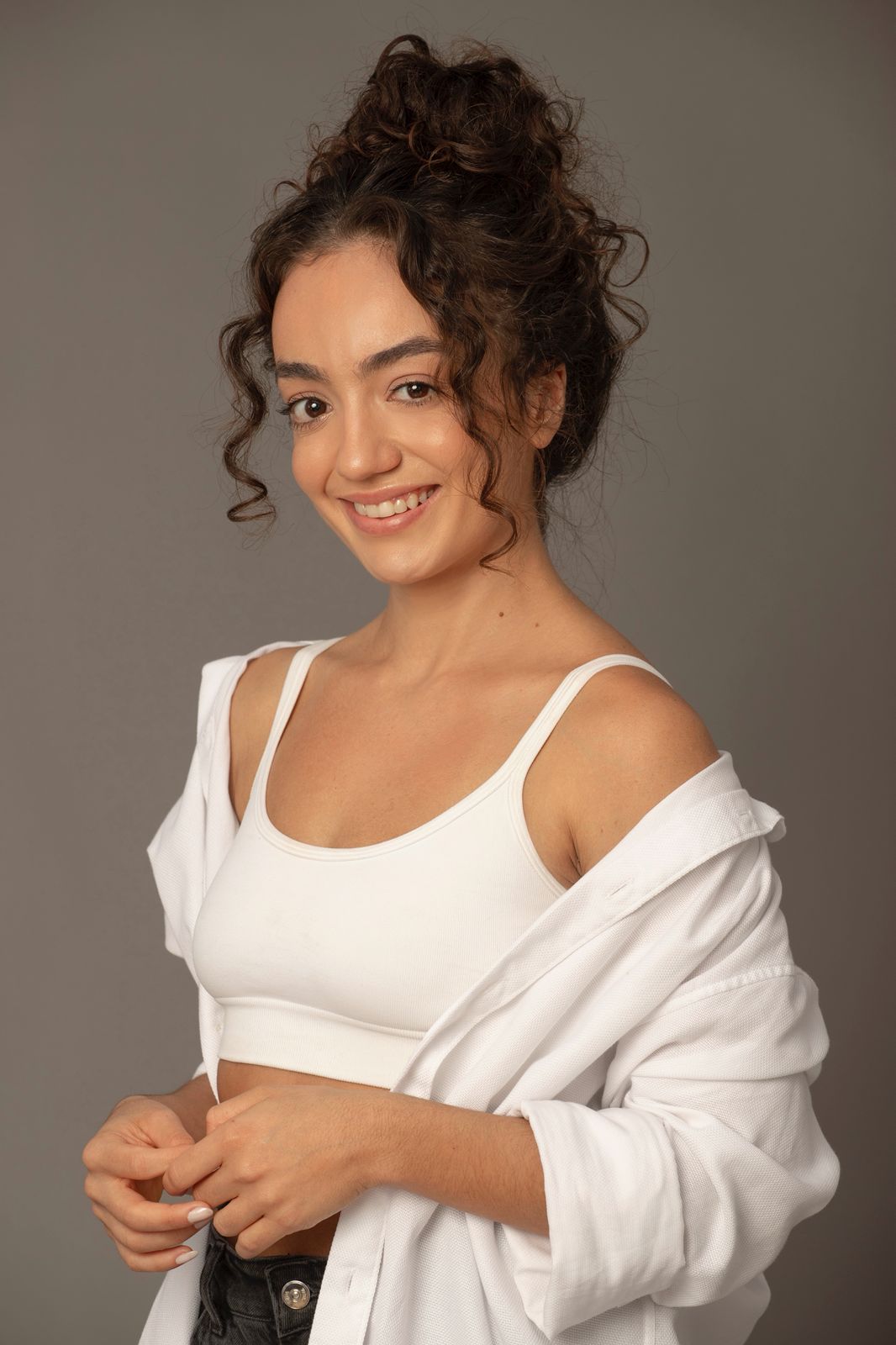 Ana Beatriz Menezes - Front Management