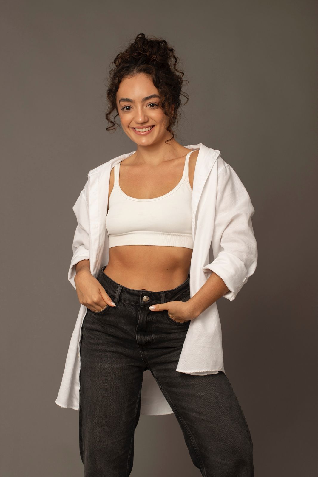 Ana Beatriz Menezes - Front Management