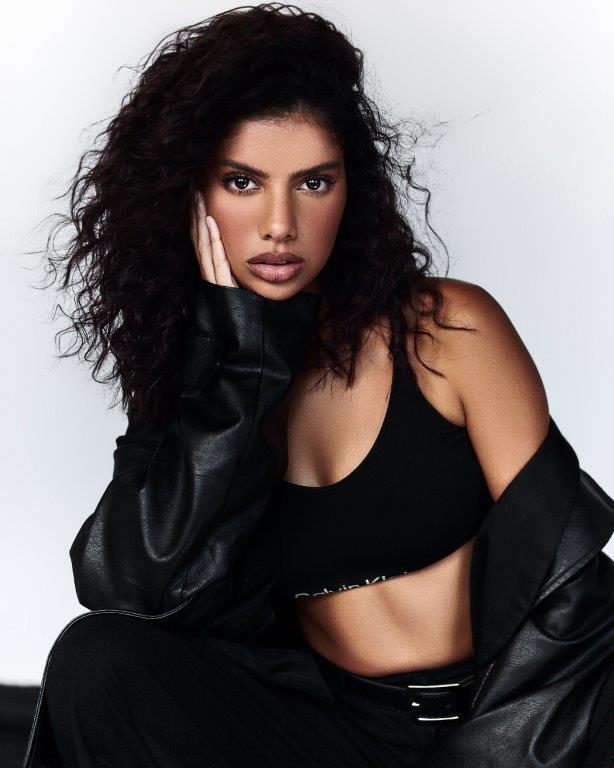 Anna Julia Figueiredo - Front Management