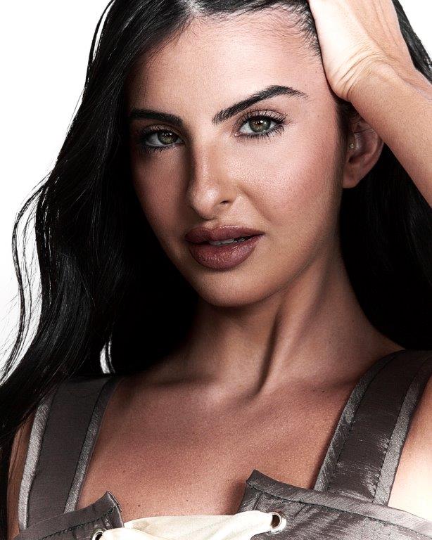 Bruna Henze - Front Management