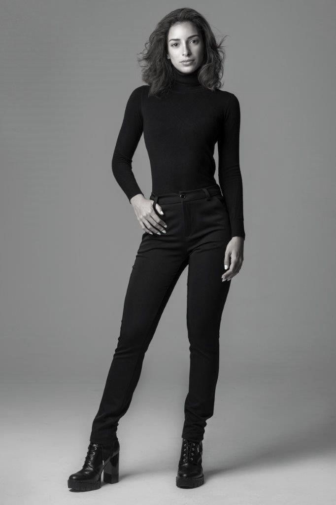 Camila Alves - Front Management