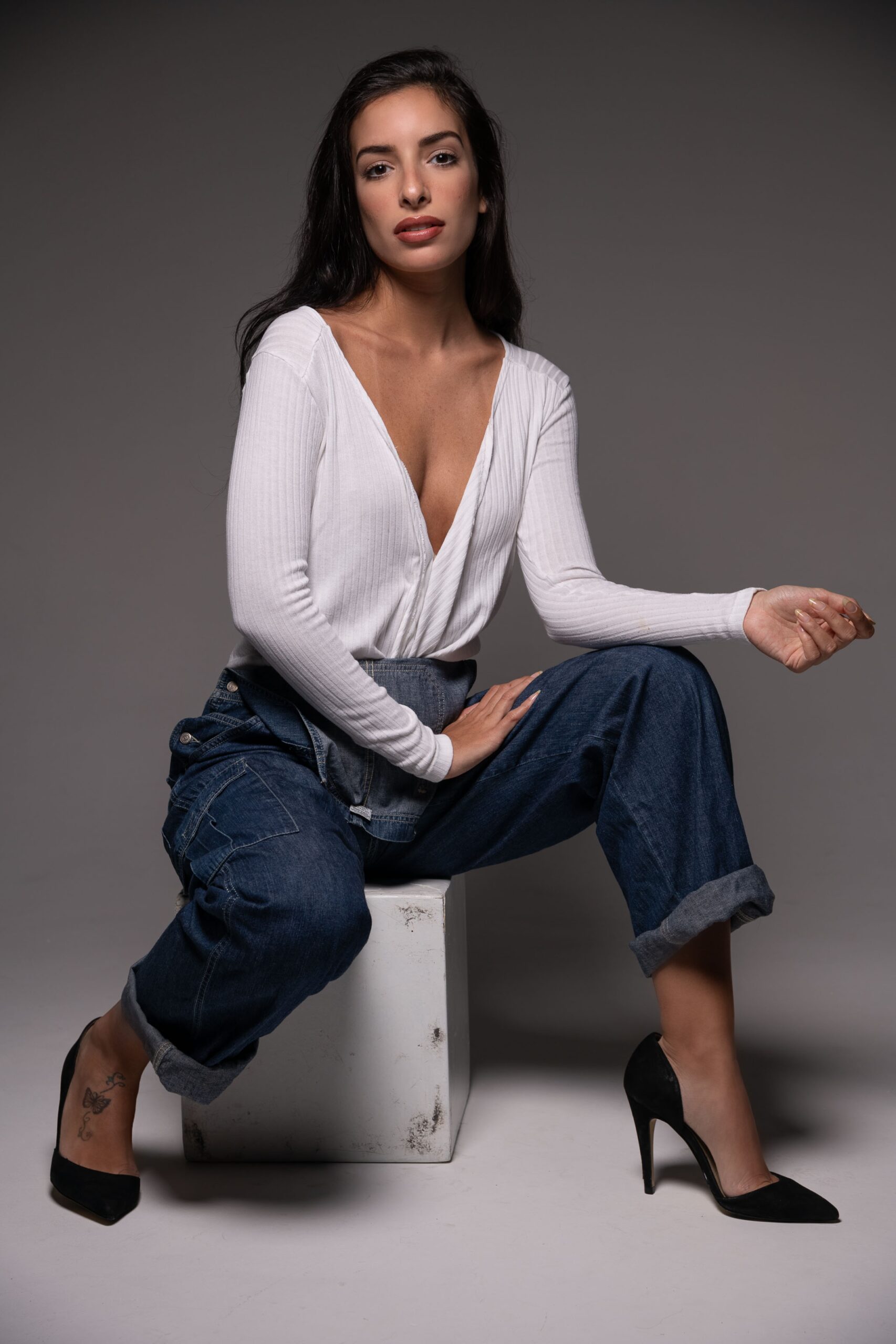 Camila Alves - Front Management