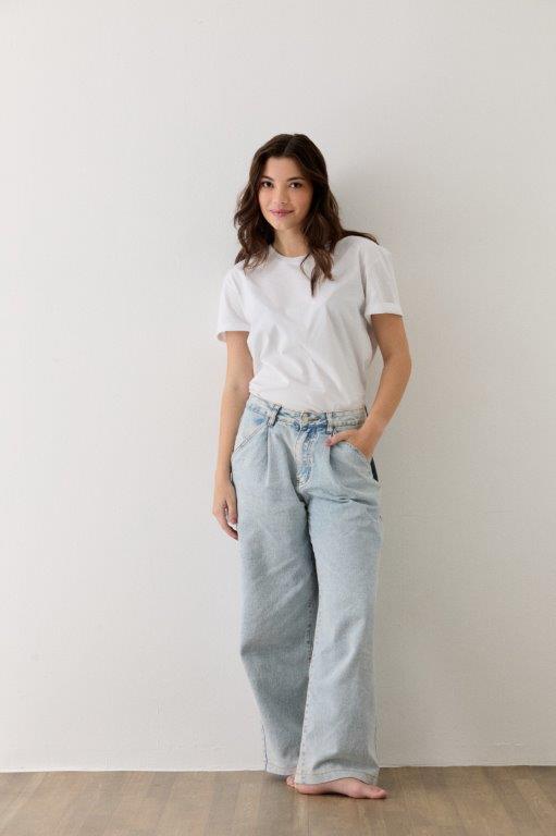 Camila Wiezel - Front Management