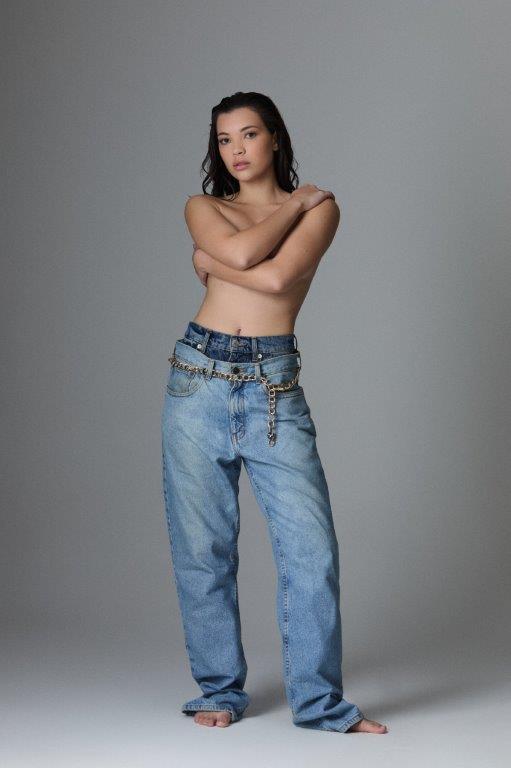 Camila Wiezel - Front Management