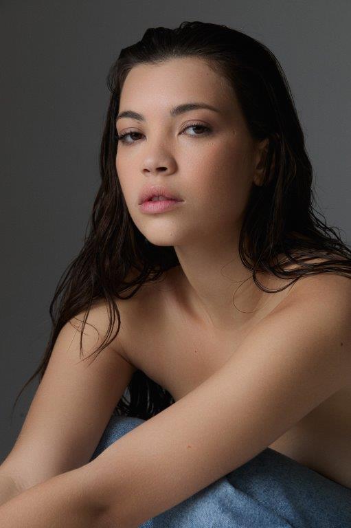 Camila Wiezel - Front Management