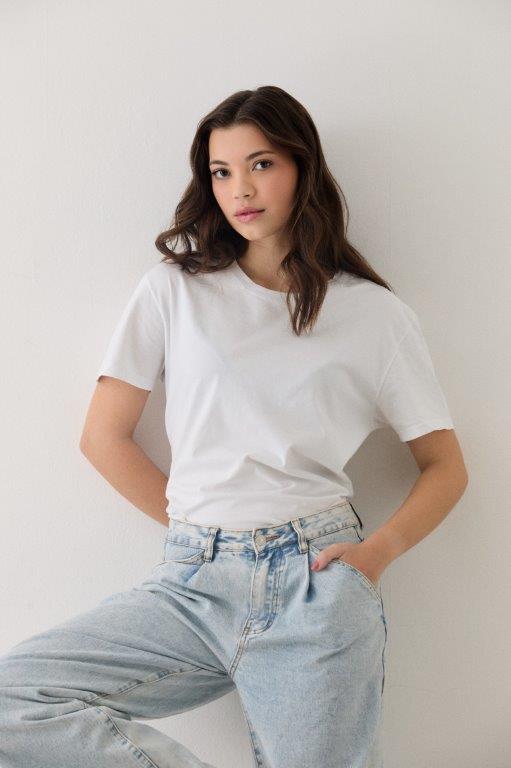 Camila Wiezel - Front Management