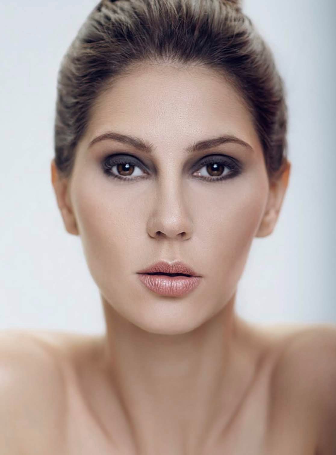 Carla Juliana Mello - Front Management