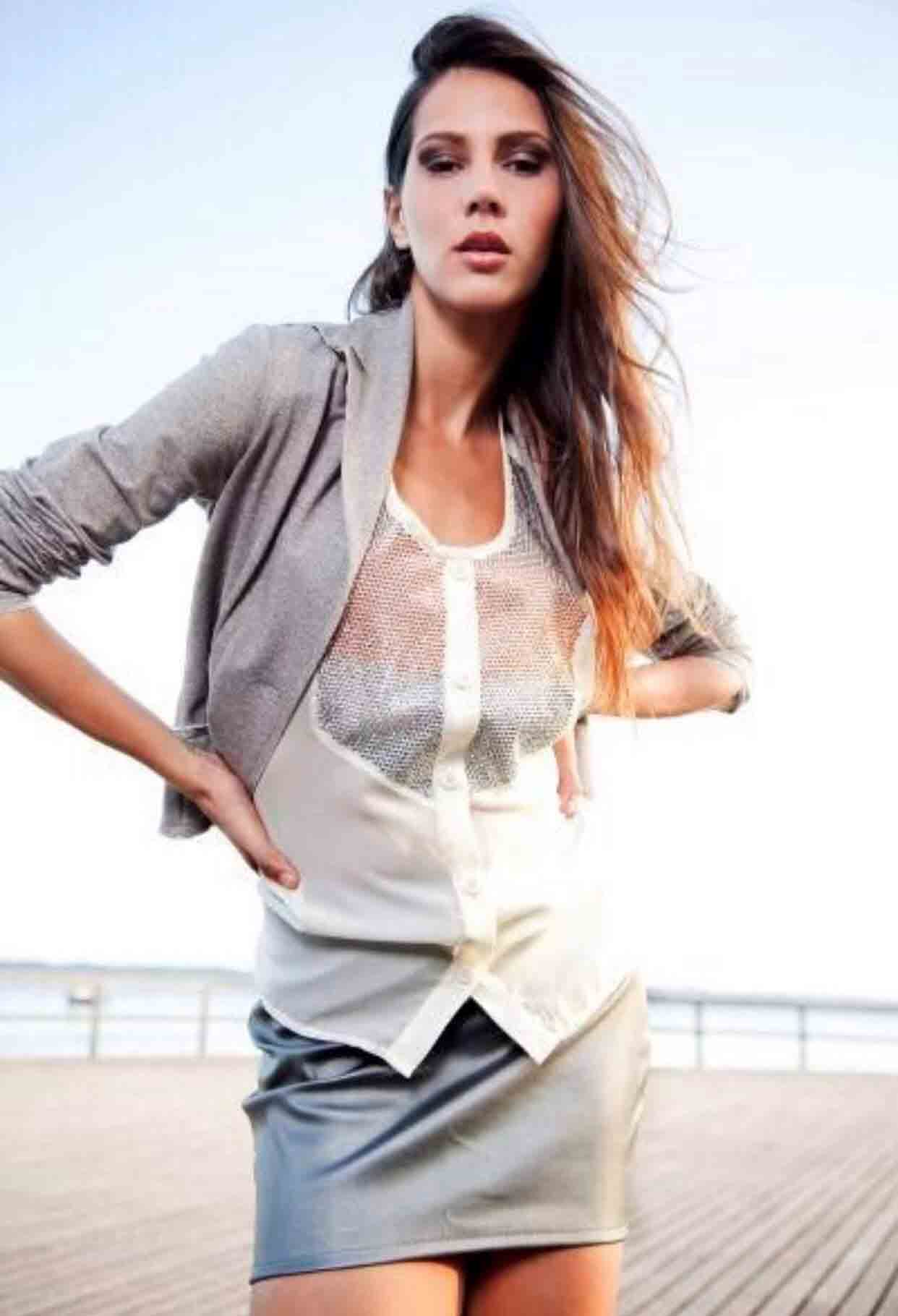 Carla Juliana Mello - Front Management