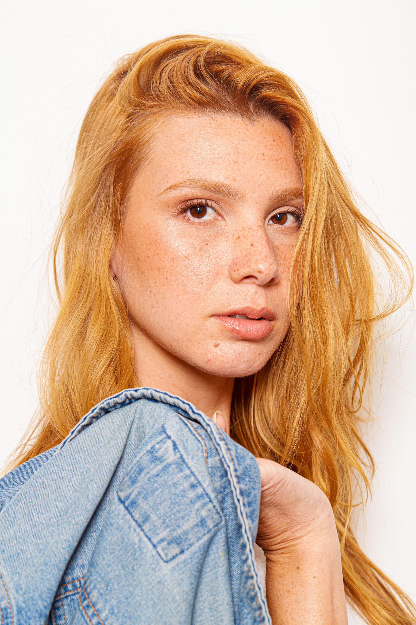 Daniella London - Front Management