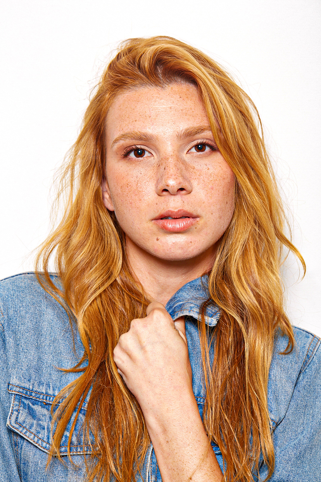 Daniella London - Front Management