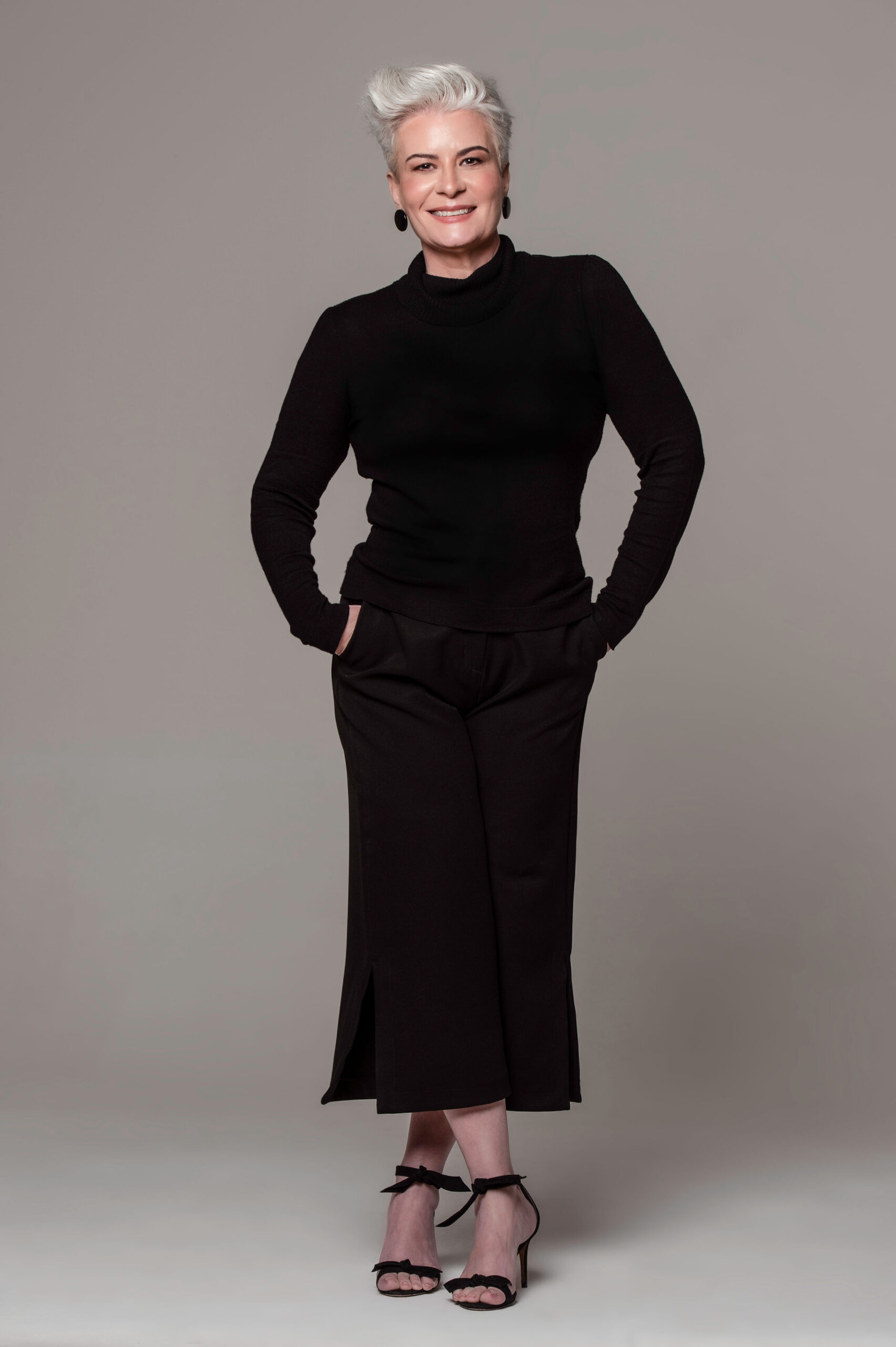 Erika Galhardi - Front Management