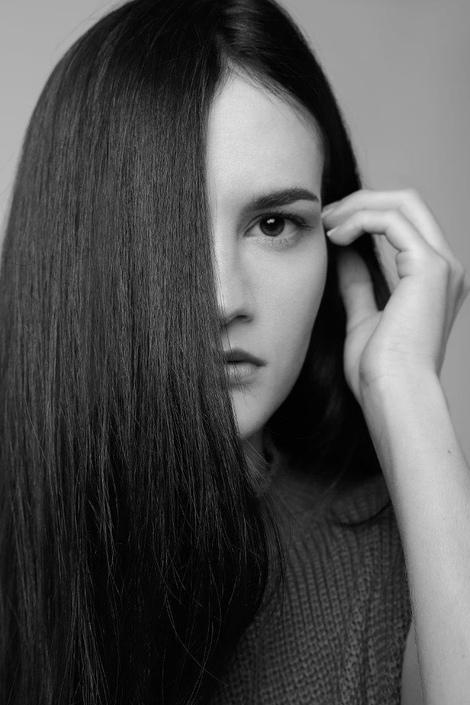 Gabriela Medina - Front Management