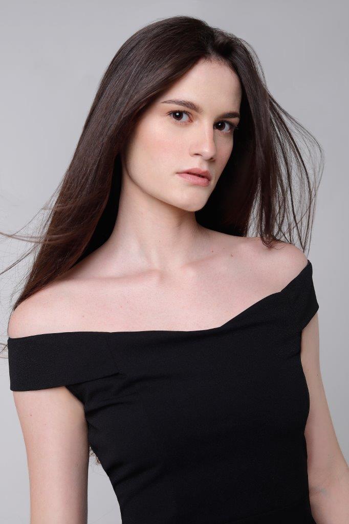 Gabriela Medina - Front Management