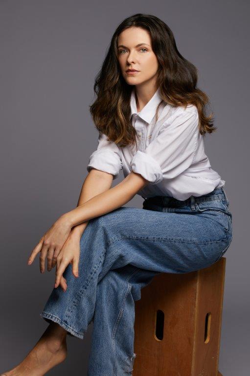 Gabriela Schmaedecke - Front Management