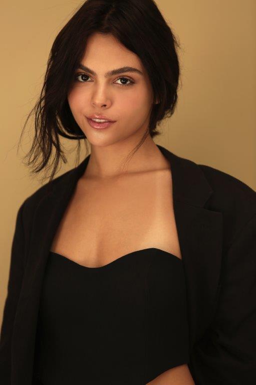 Giovana Avelar - Front Management