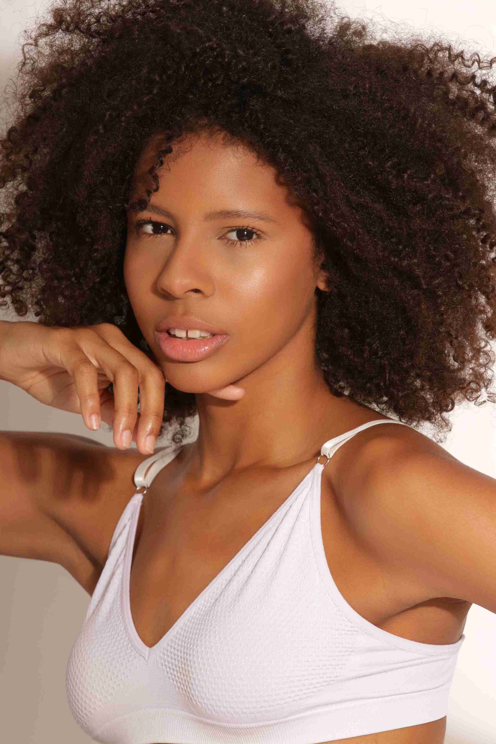 Julianna Coutinho - Front Management