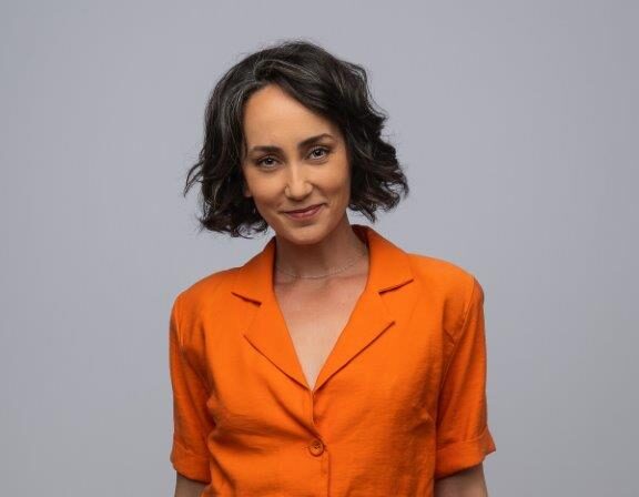 Julia Marques - Front Management