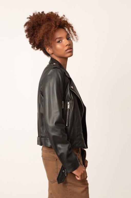 Juliana Figueiredo - Front Management