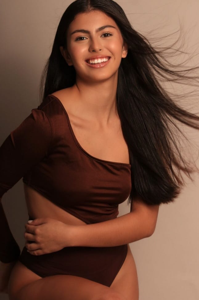 Jullya Pimentel - Front Management