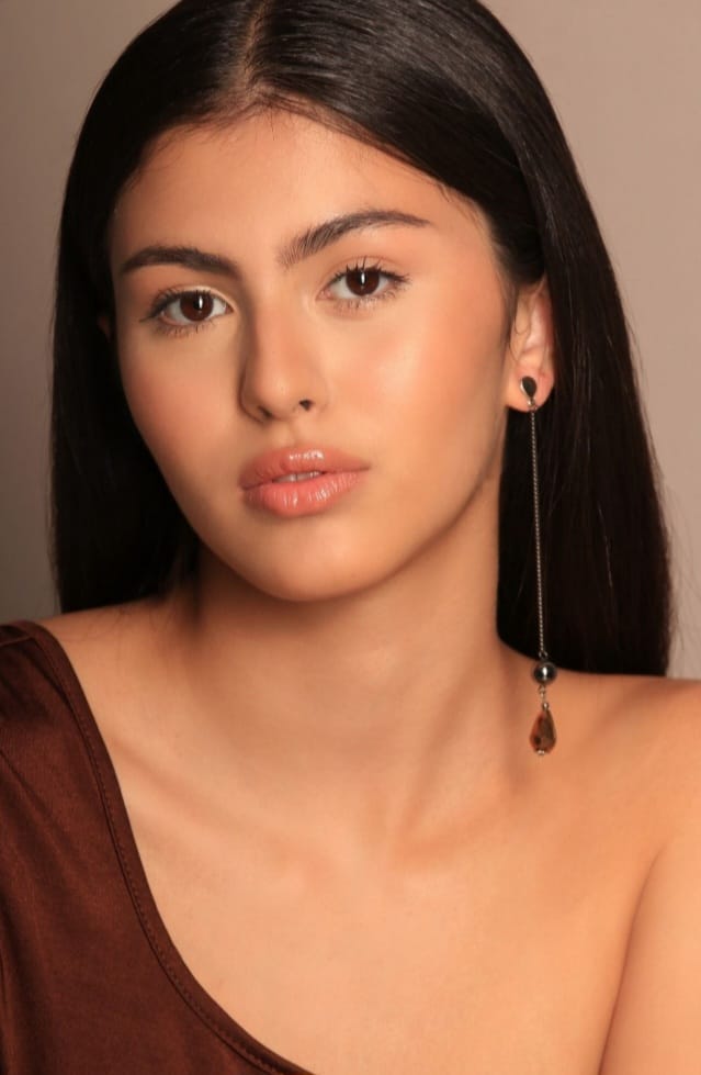 Jullya Pimentel - Front Management