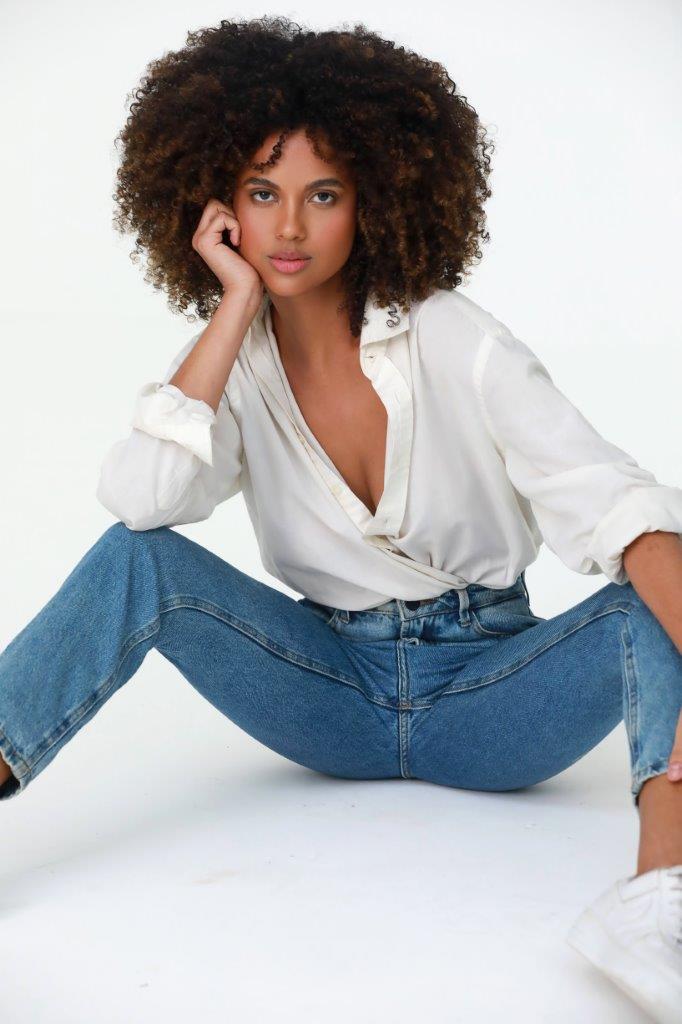 Lara Marinho - Front Management