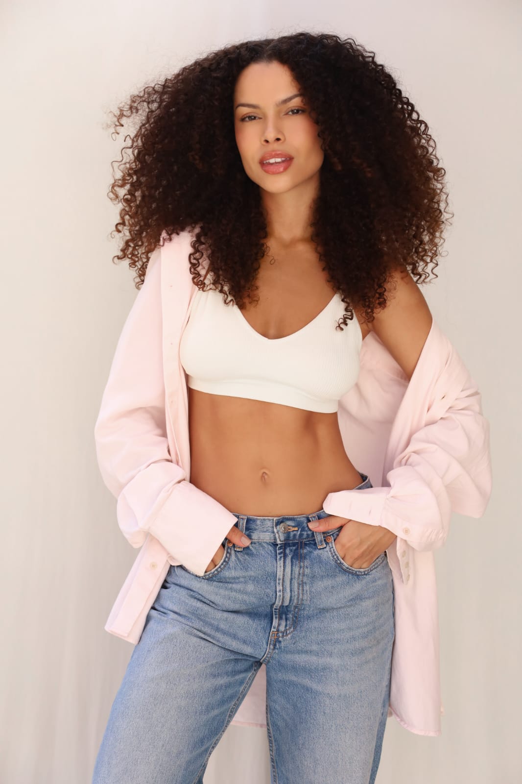 Larissa França - Front Management