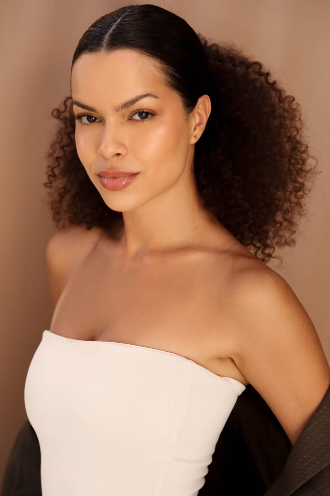Larissa França - Front Management