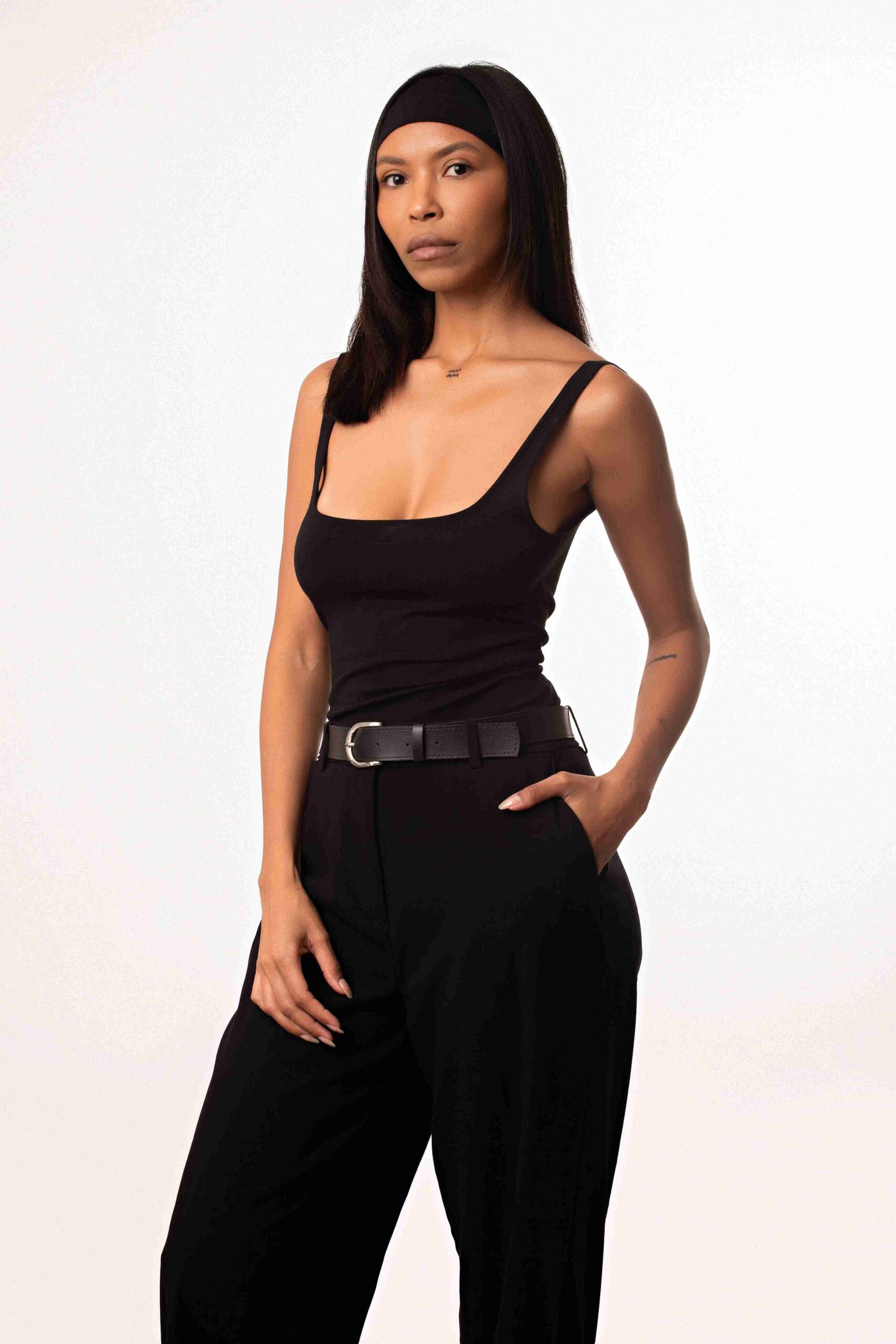 Larissa Leal - Front Management