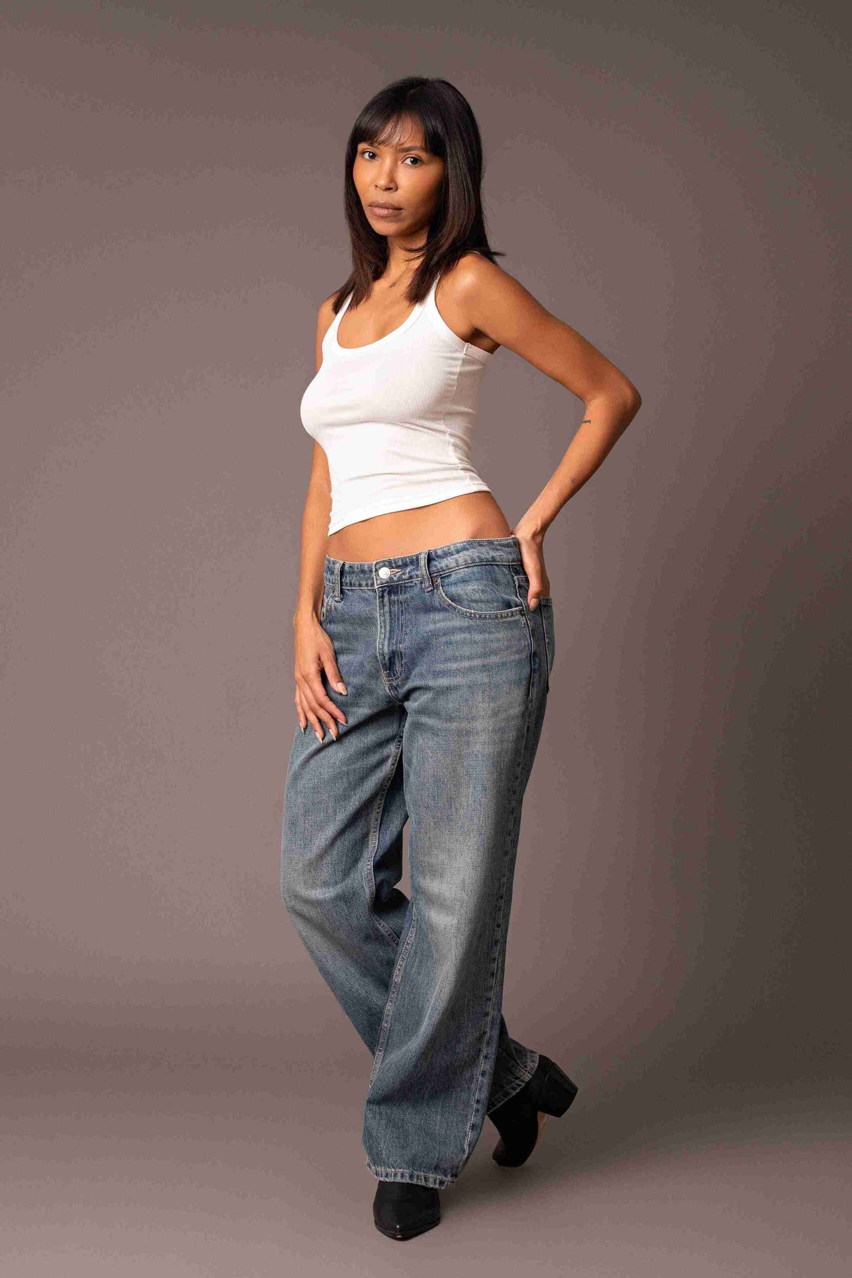 Larissa Leal - Front Management