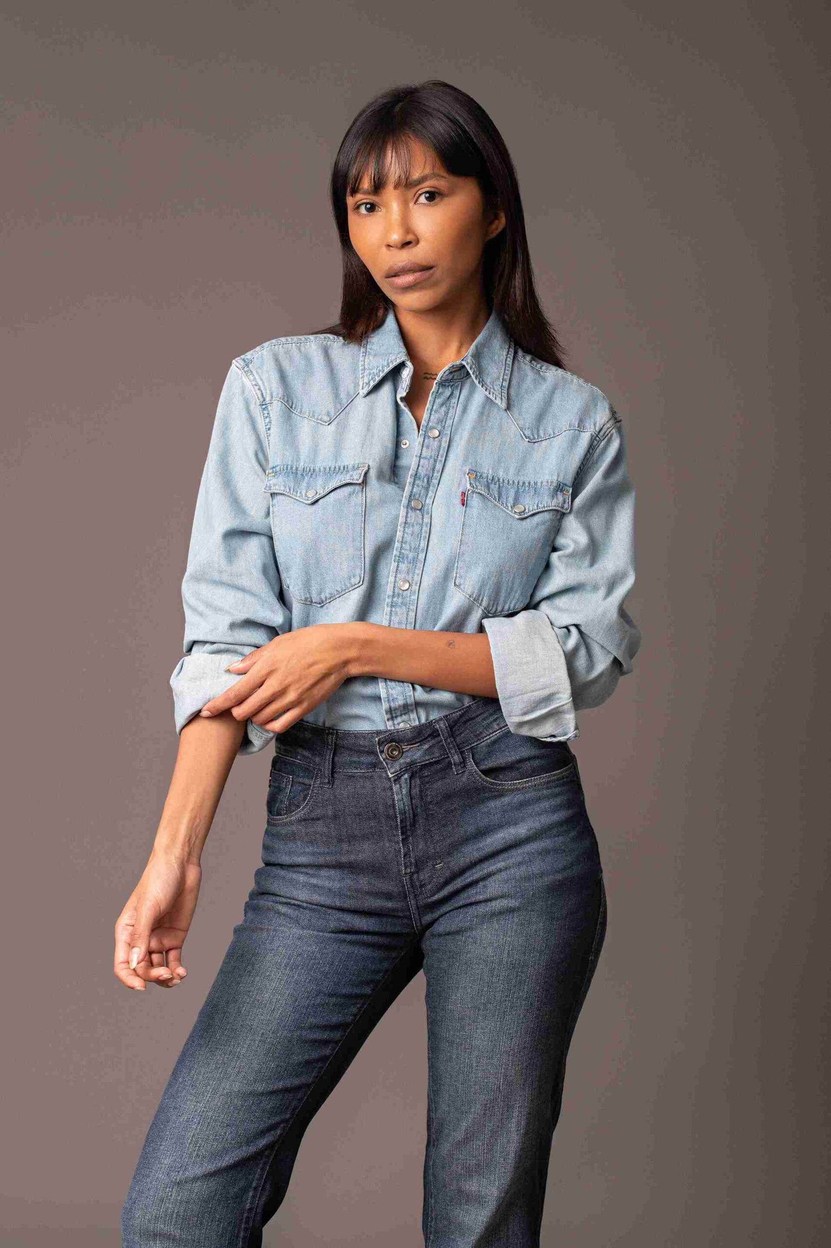 Larissa Leal - Front Management