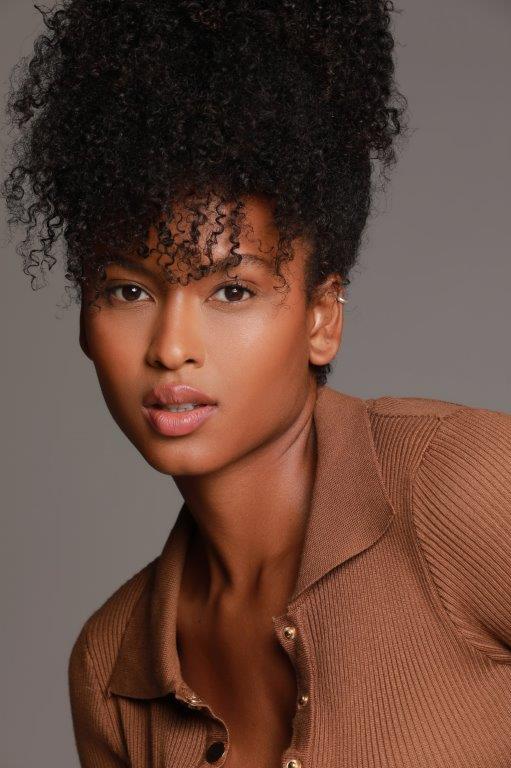 Lary Nascimento - Front Management