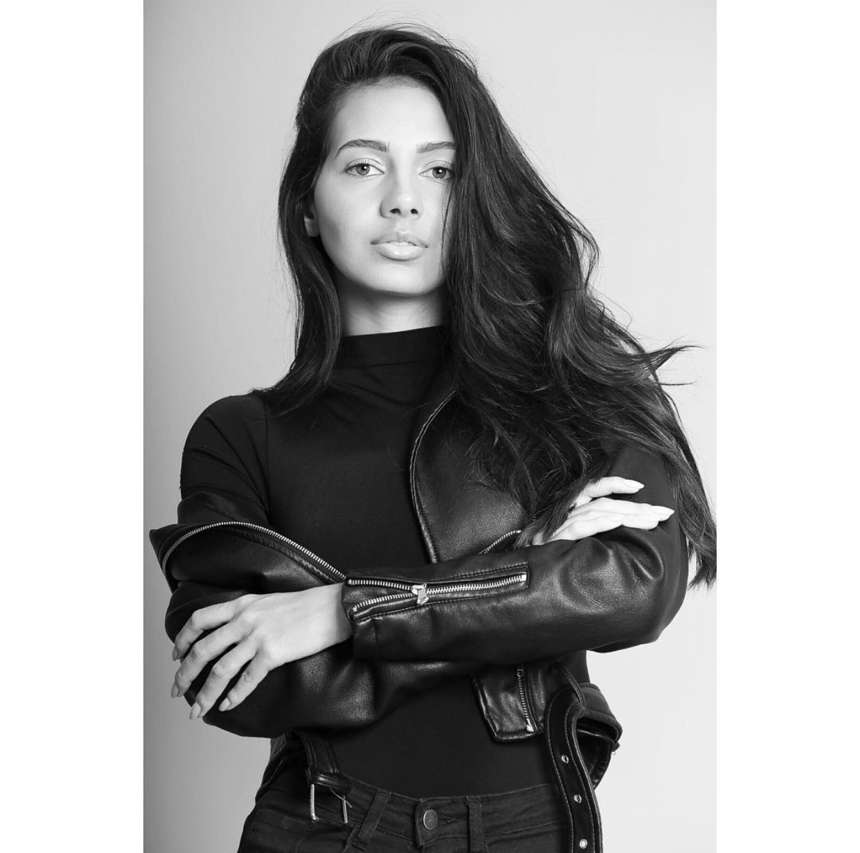 Laryssa Santos - Front Management