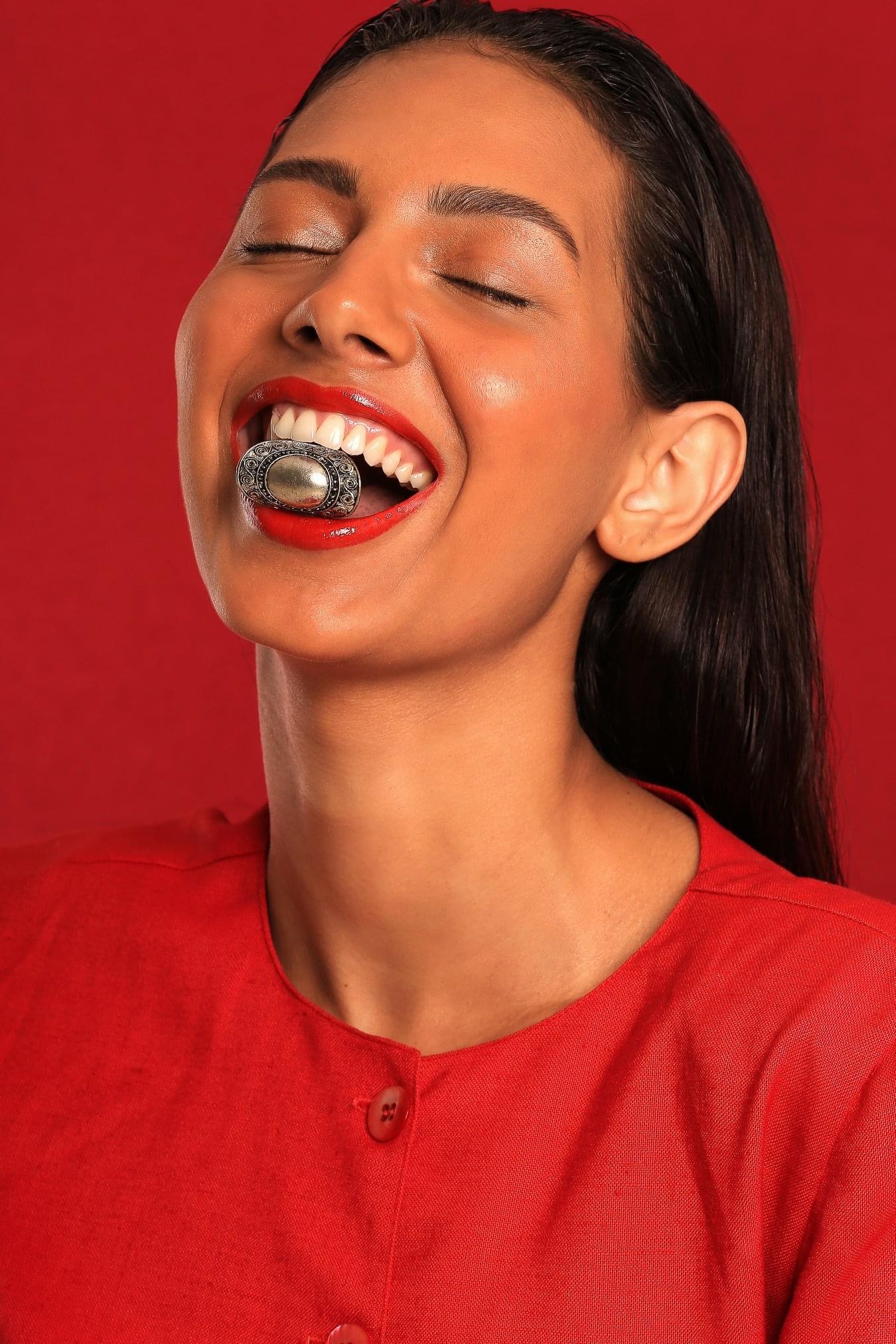 Laryssa Santos - Front Management