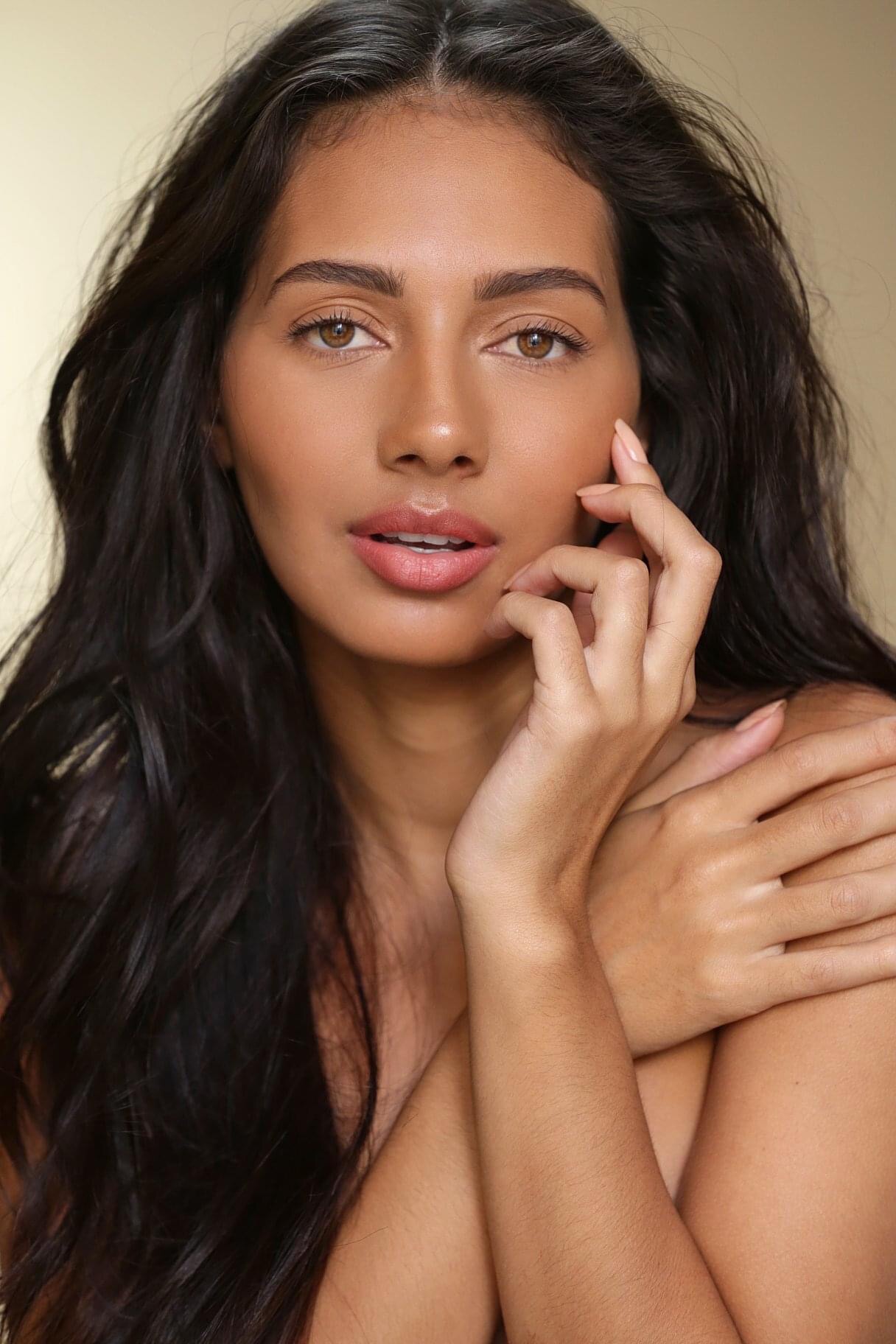 Laryssa Santos - Front Management