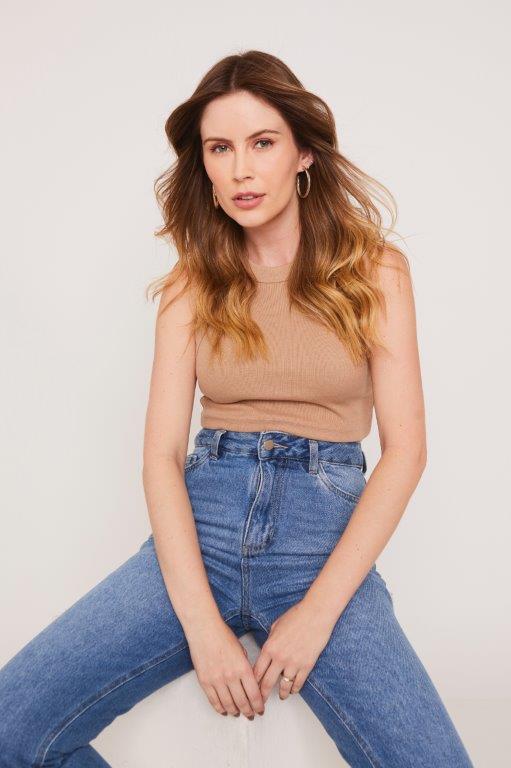 Layanne Souza - Front Management