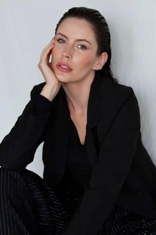 Layanne Souza - Front Management