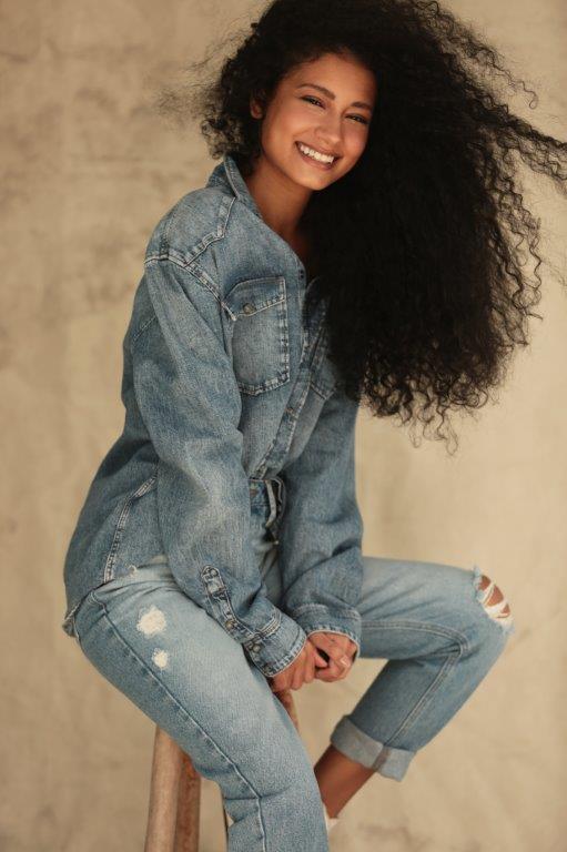 Leticia Brito - Front Management