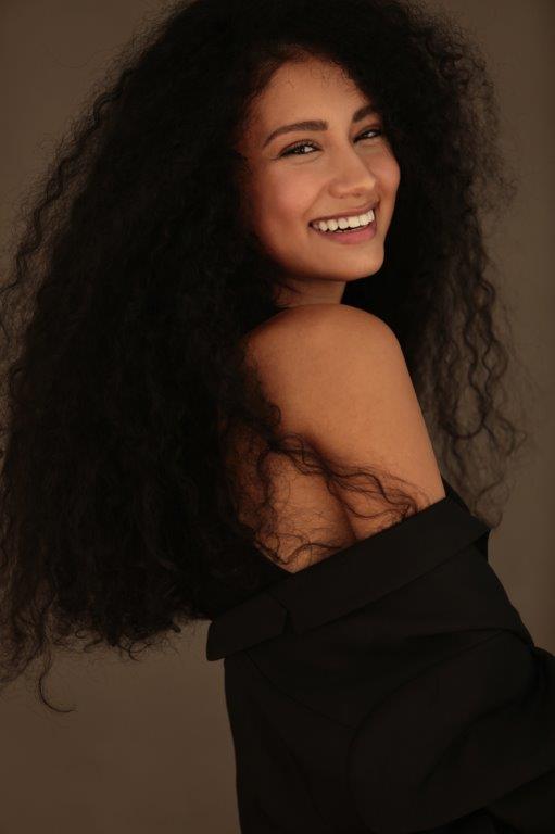 Leticia Brito - Front Management