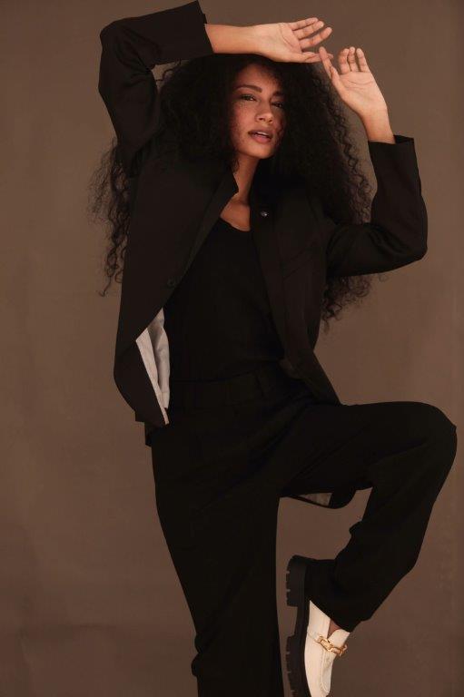 Leticia Brito - Front Management