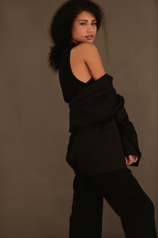 Leticia Brito - Front Management