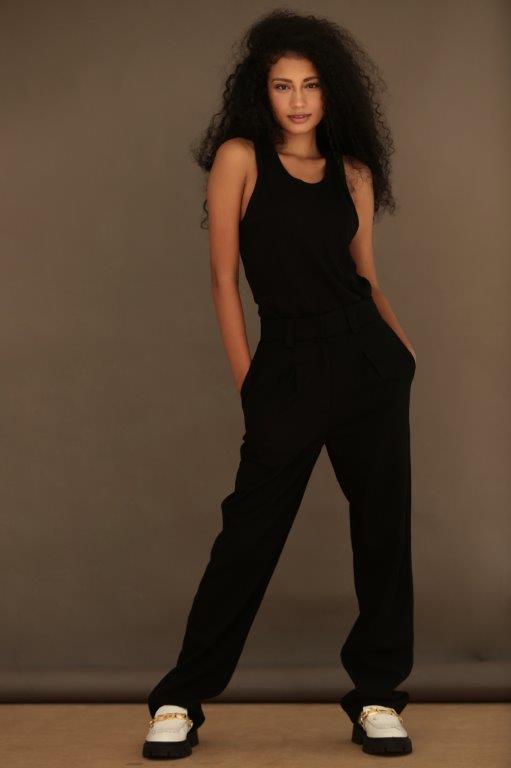 Leticia Brito - Front Management