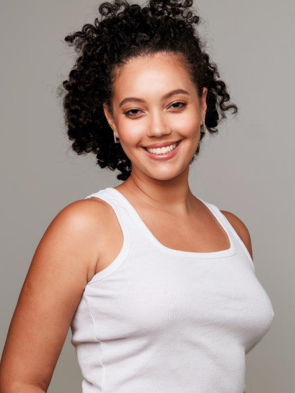 Letícia Jural - Front Management